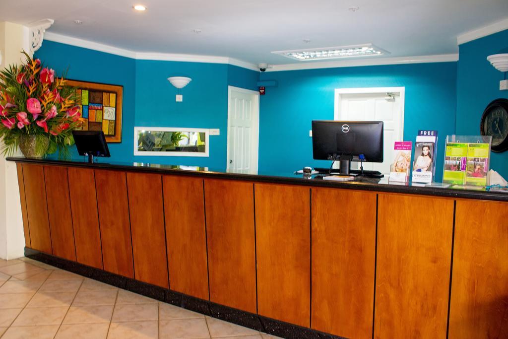 Bay Gardens Hotel Гроз-Иле Экстерьер фото